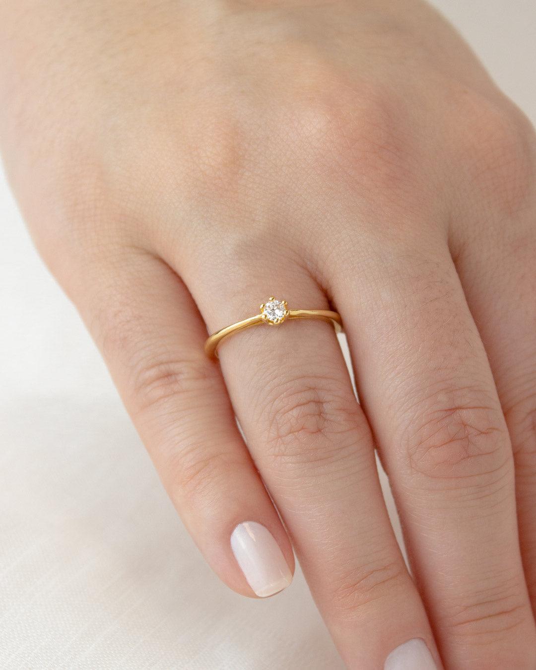 Anel Solitário Personalizado Ouro 18K Diamante Aro Delicado - Montezza Joias