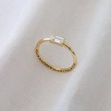 Anel Baguete Memórias Lili Personalizado Ouro 18K