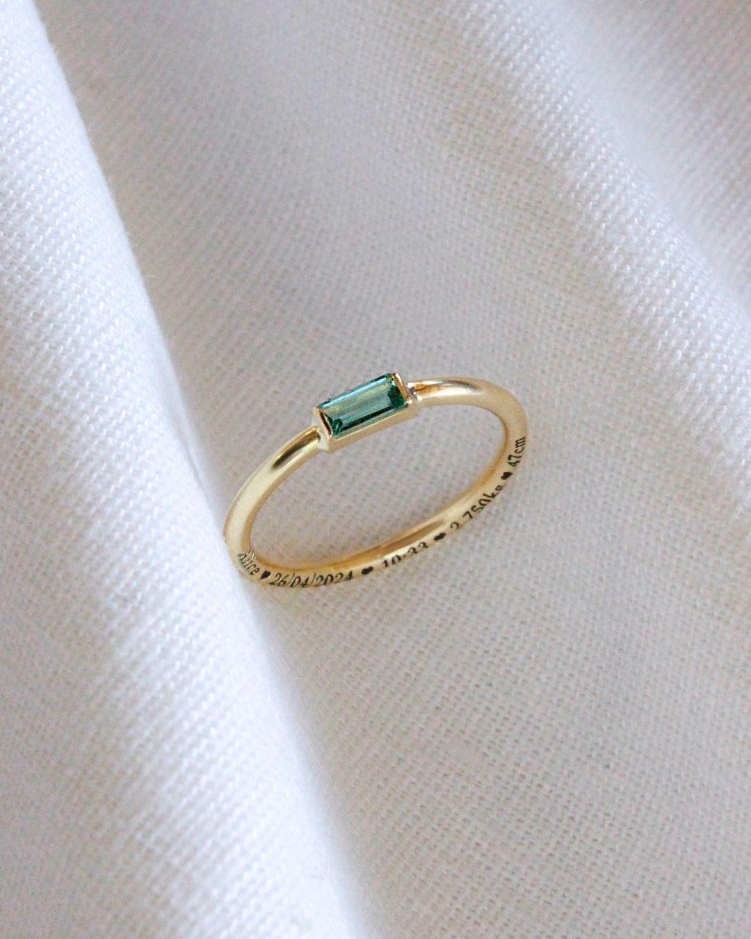 Anel Baguete Memórias Lili Personalizado Ouro 18K