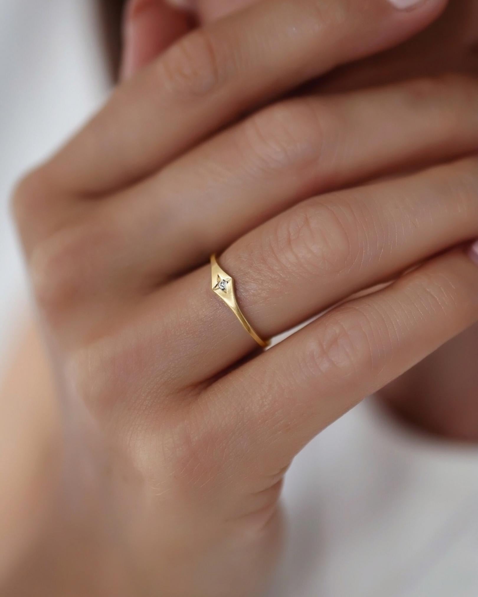 Anel Delicado Estrela Ouro 18K