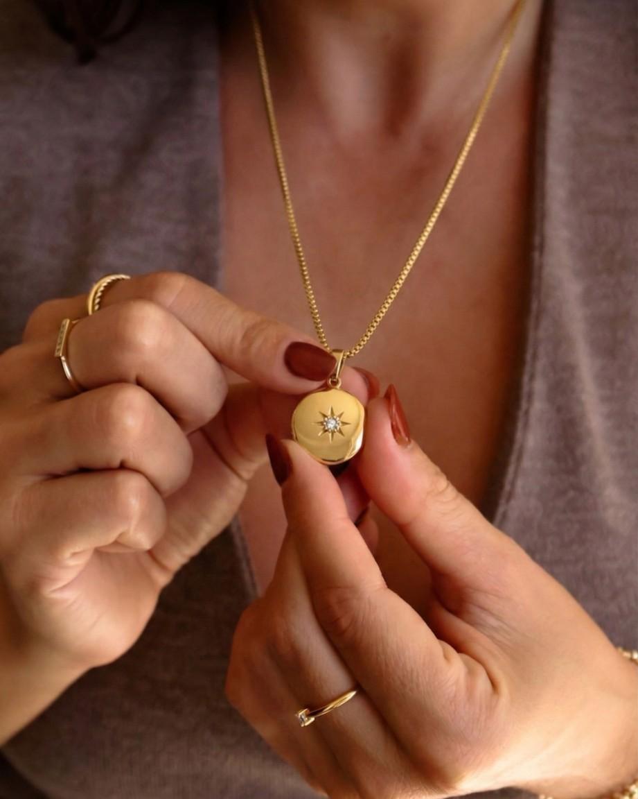 Pingente Relicário Redondo Estrela  Personalizado Ouro 18K