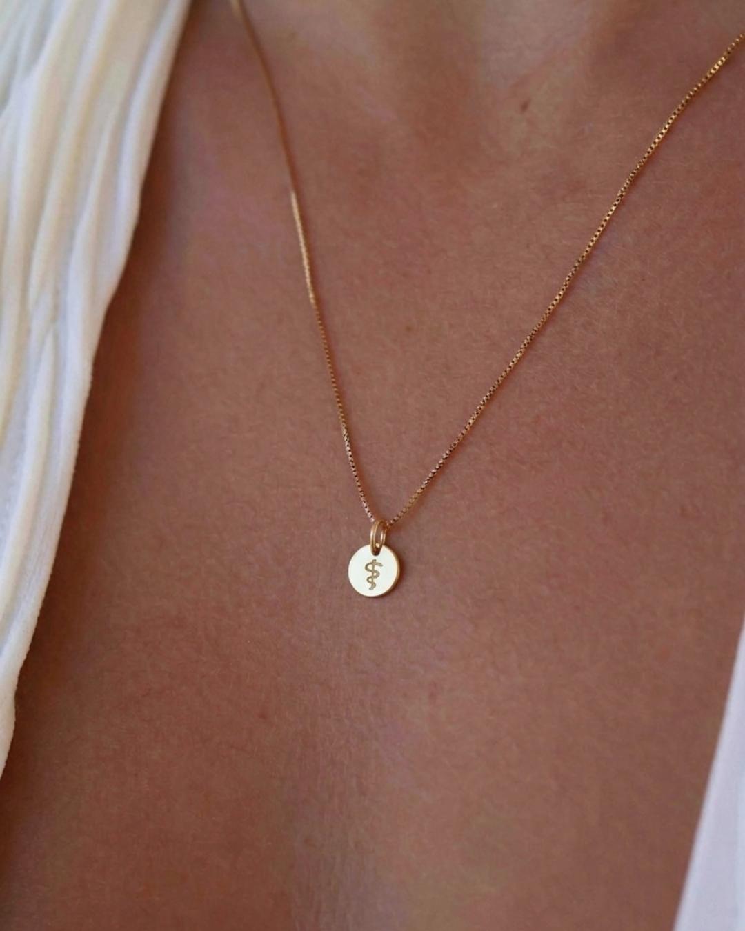 Pingente de Formatura Personalizado Ouro 18K com Pedra do Curso