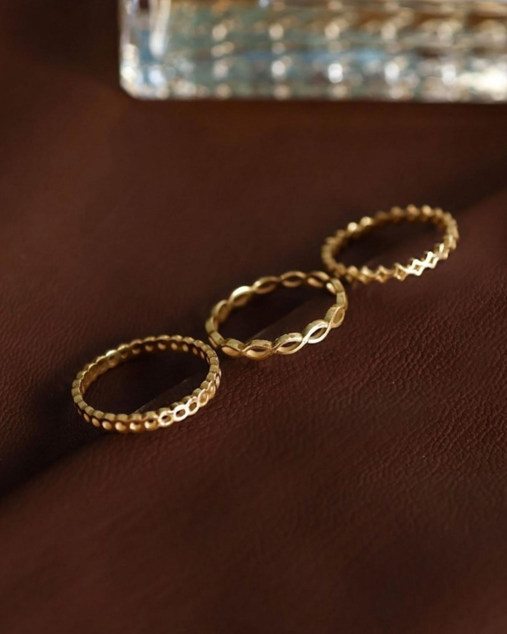 Anel Delicado Elo Infinito Ouro 18K