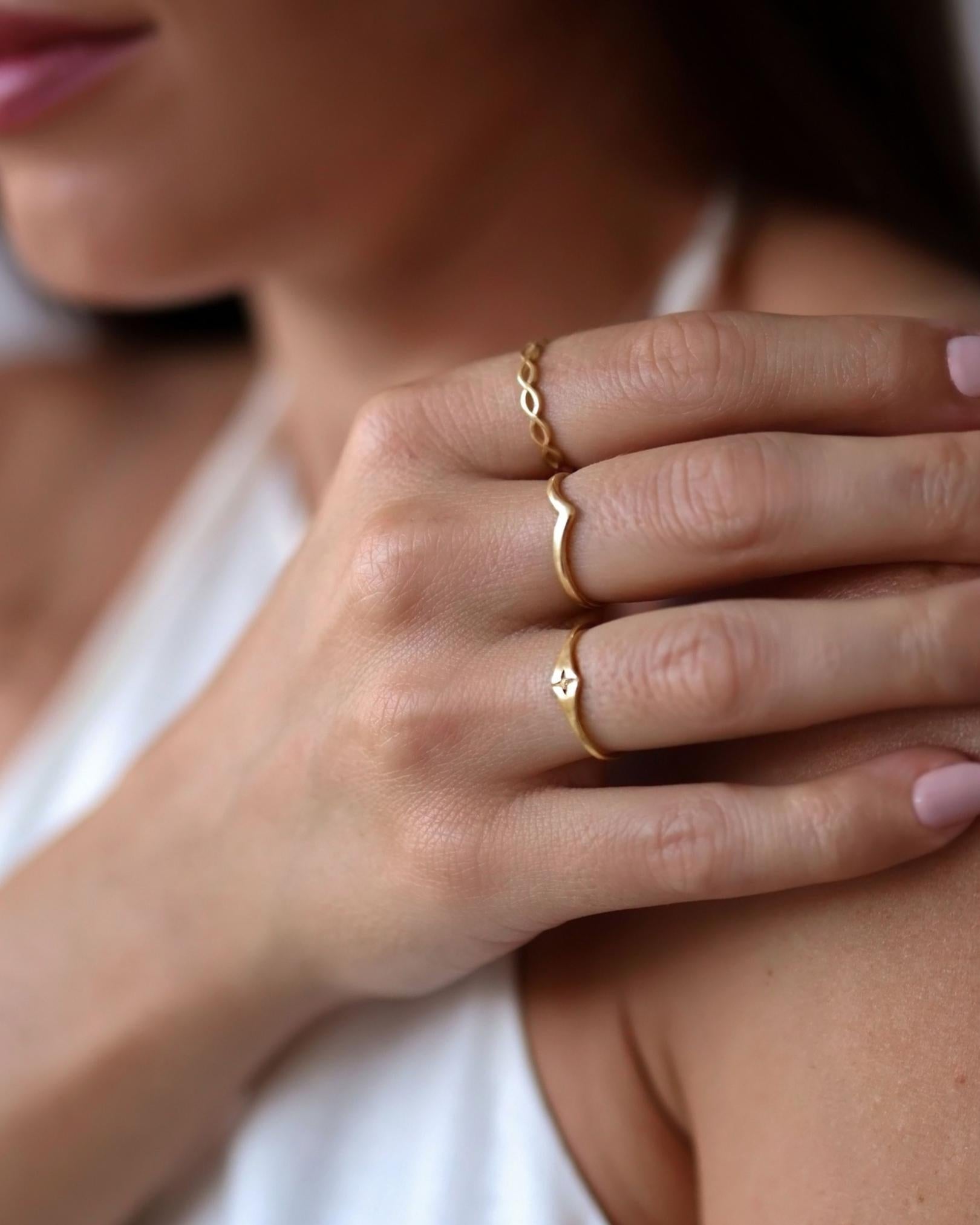Anel Delicado Elo Infinito Ouro 18K