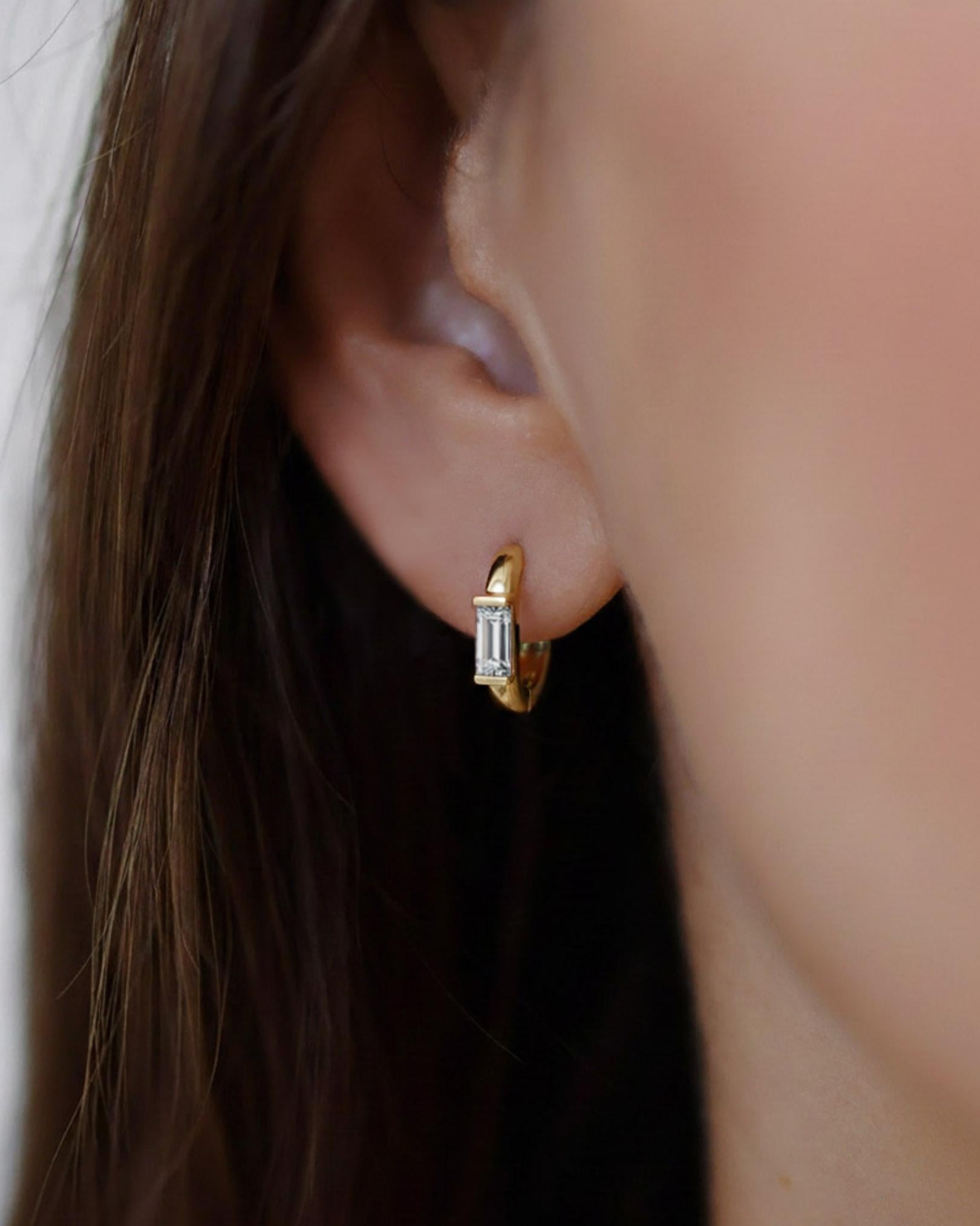 Brinco Argola Cravejada Baguete Lili Ouro 18K