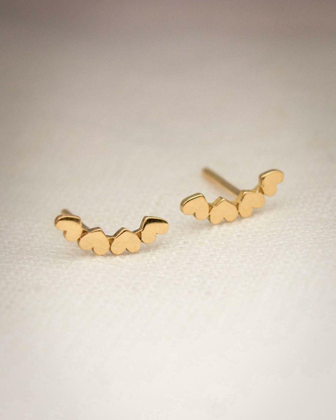 Brinco Earcuff Corações Ouro 18K
