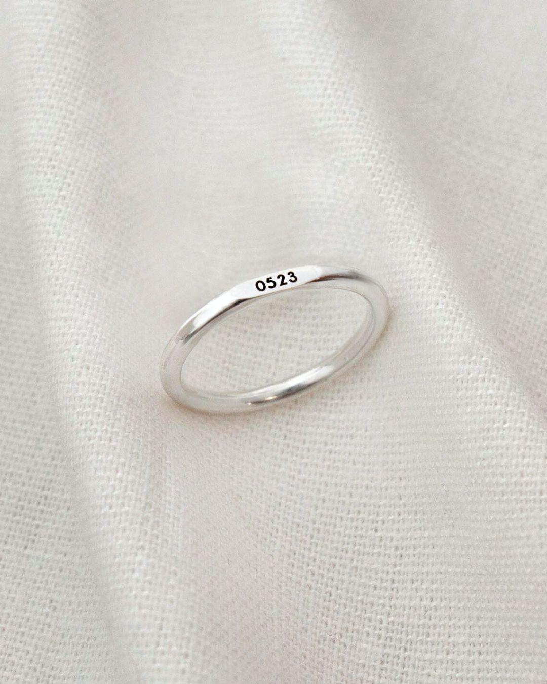 Anel Memórias Topo Reto Personalizado Prata 950 (NEW)