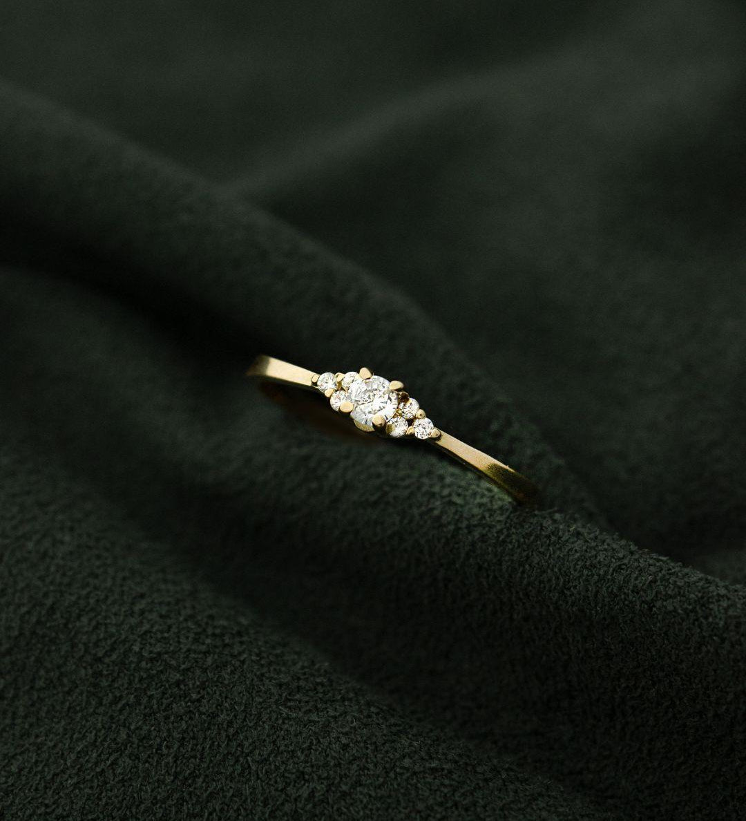 Anel Solitário Personalizado Ouro 18K 7 Pedras Aro Afinado