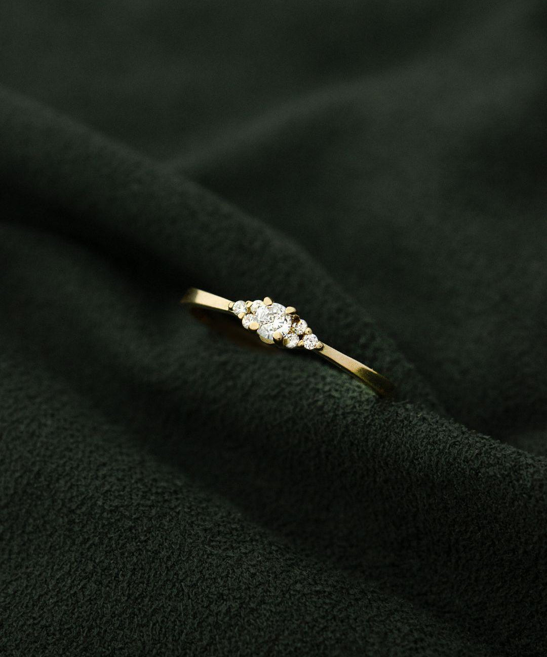 Anel Solitário Personalizado Ouro 18K 7 Pedras Aro Afinado