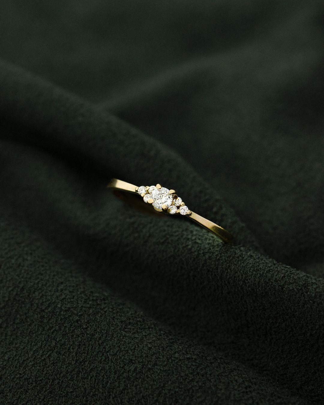 Anel Solitário Personalizado Ouro 18K 7 Pedras Aro Afinado