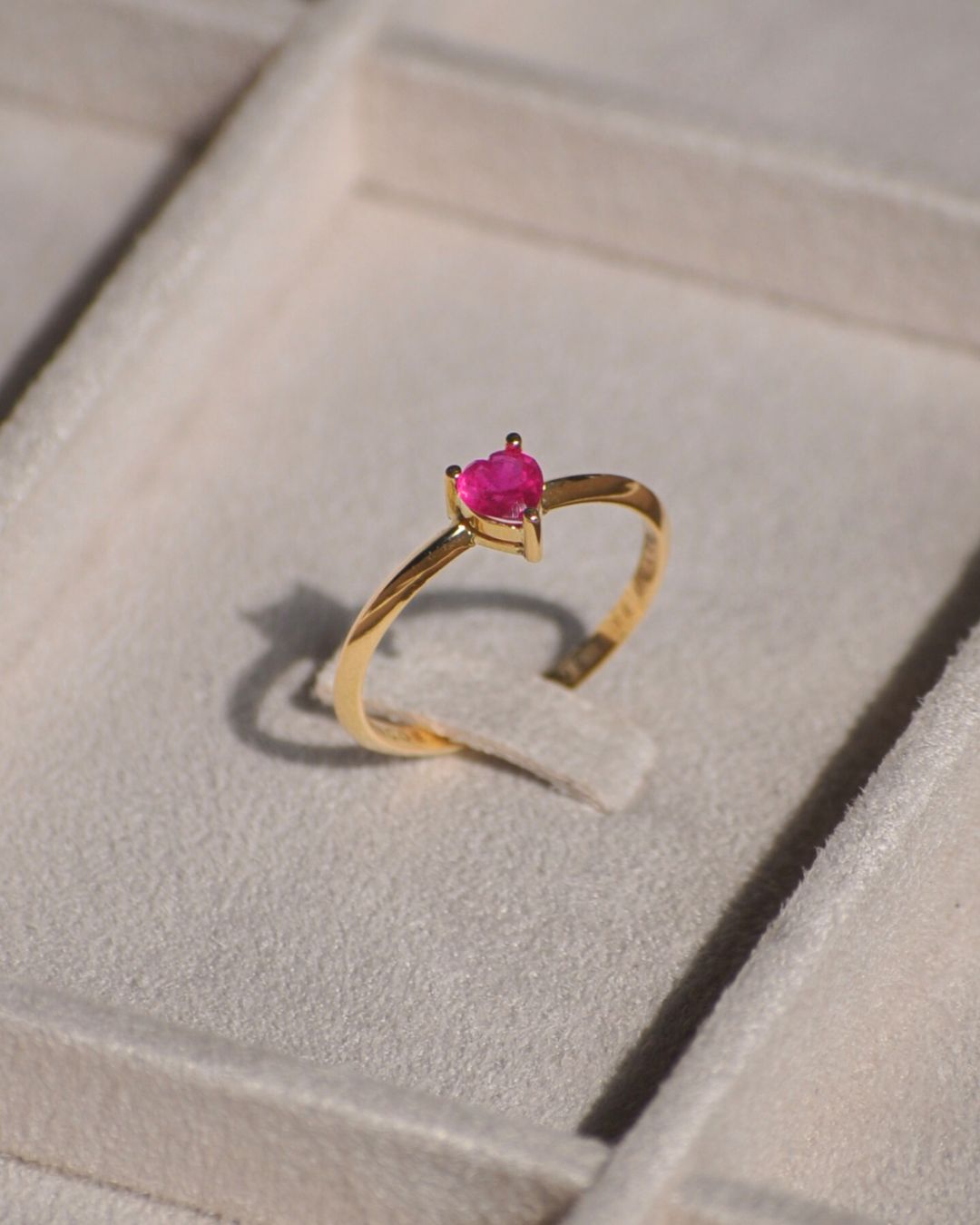 Anel Solitário Coração Personalizado Ouro 18K