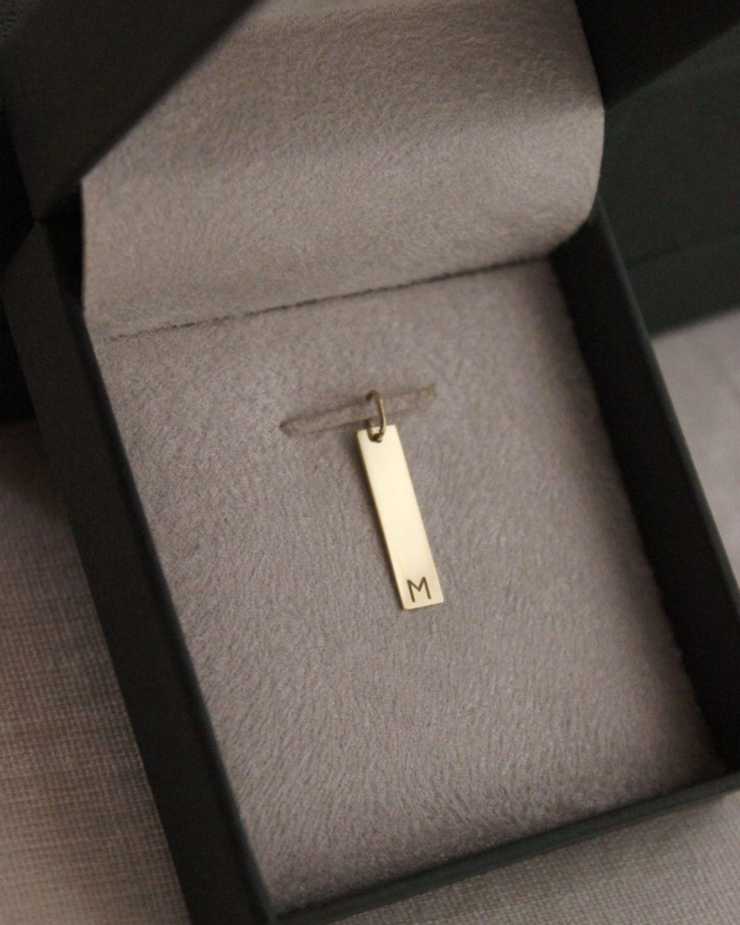 Pingente Personalizado Retangular Longo em Ouro 18k