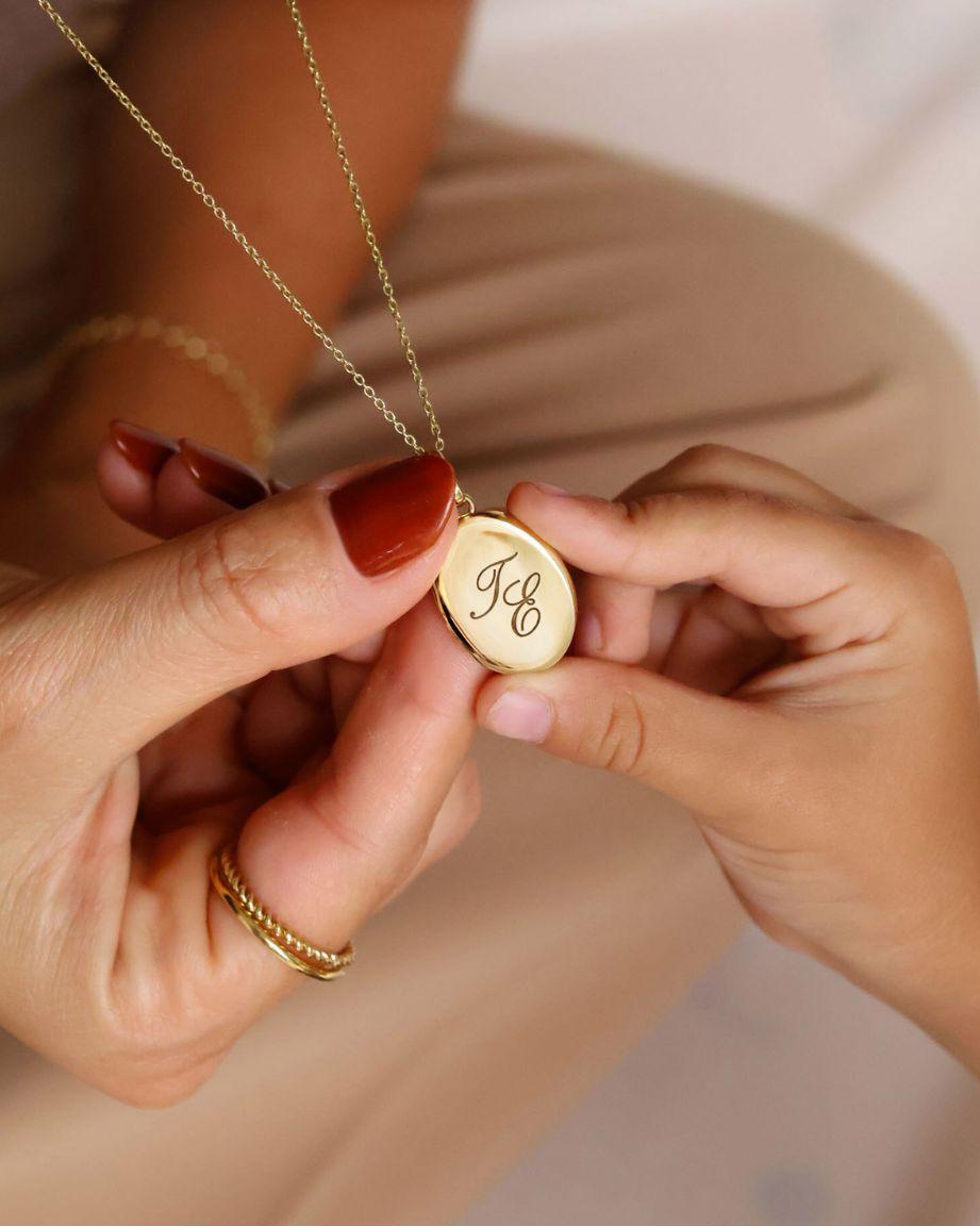Pingente Relicário Oval Personalizado Ouro 18K