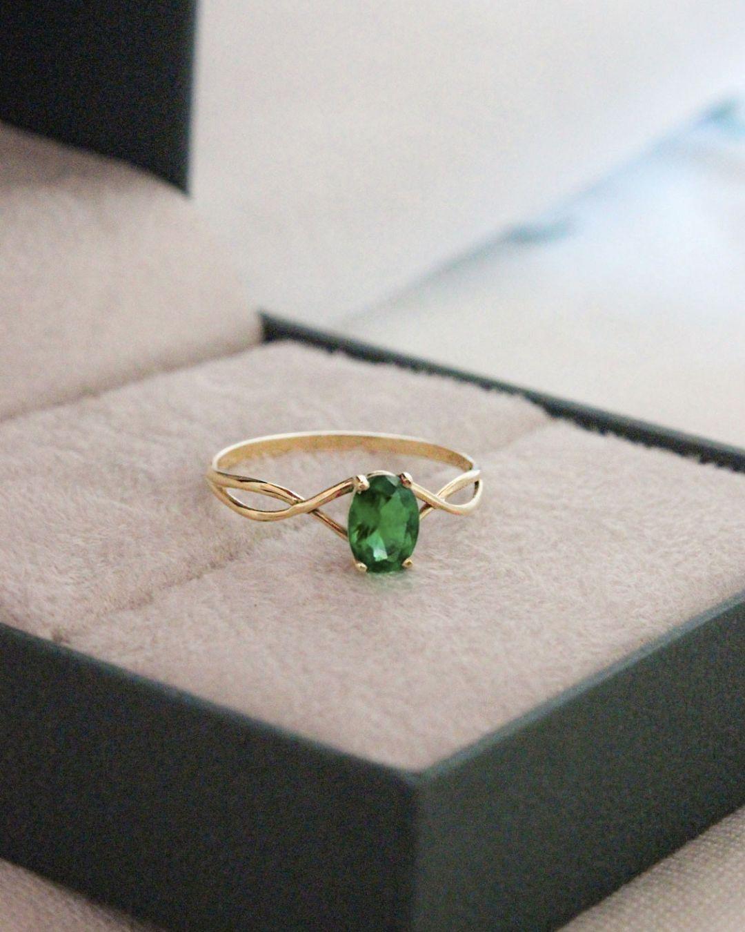 Anel de Formatura Solitário Oval Aro Trançado Personalizado Ouro 18K