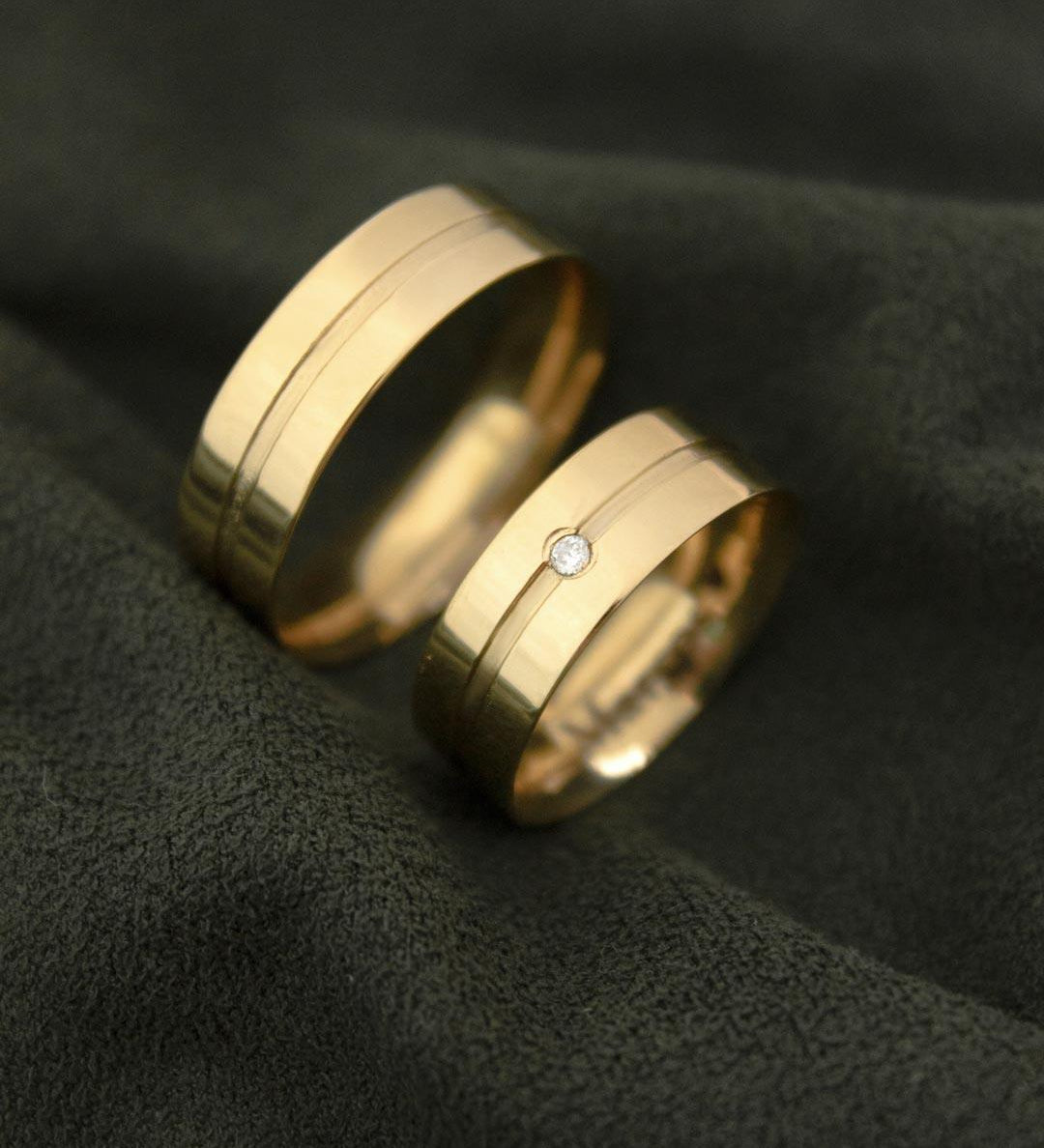 Aliança Personalizada Ouro 18K Anatômica | 6mm Reta com Friso - Montezza Joias