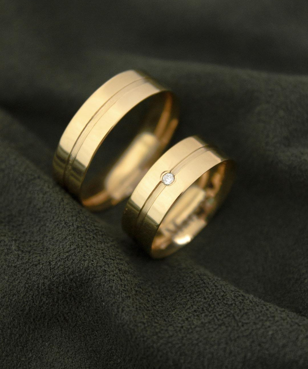 Aliança Personalizada Ouro 18K Anatômica | 6mm Reta com Friso e 1 Brilhante - Montezza Joias