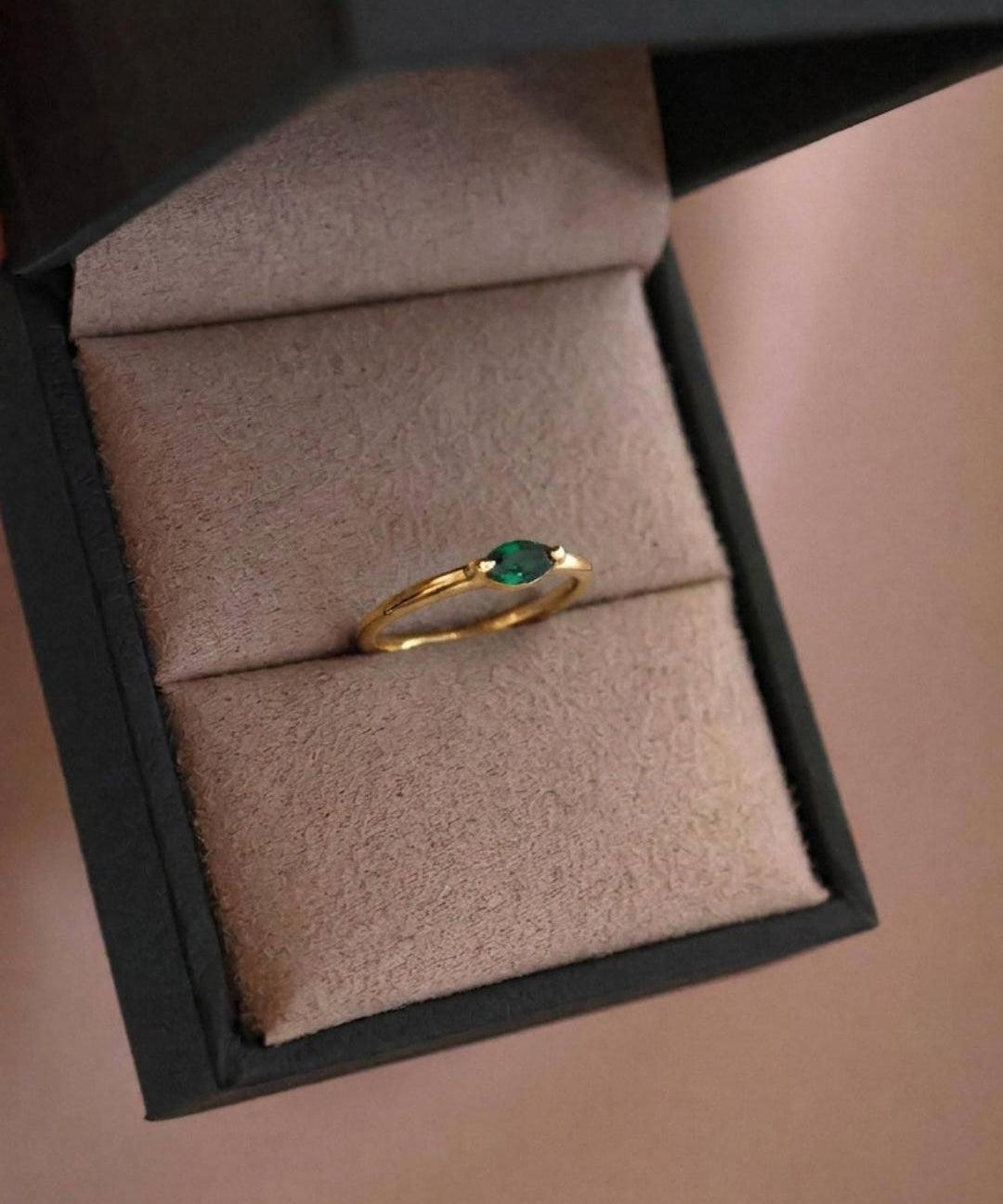 Anel Navete Memórias Daigo Personalizado Ouro 18K