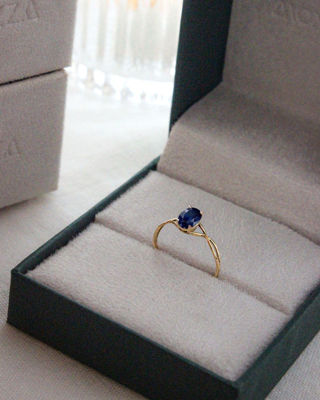 Anel de Formatura Solitário Oval Aro Trançado Personalizado Ouro 18K