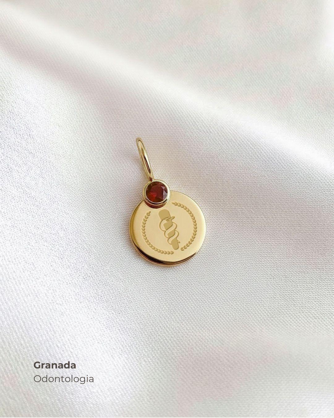 Pingente de Formatura Personalizado Ouro 18K com Pedra do Curso