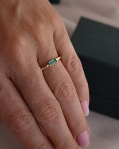 Anel Baguete Memórias Lili Personalizado Ouro 18K