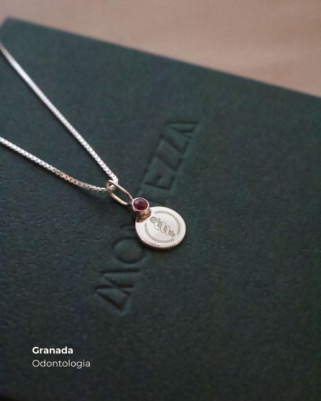 Pingente de Formatura Personalizado Prata 950 com Pedra do Curso