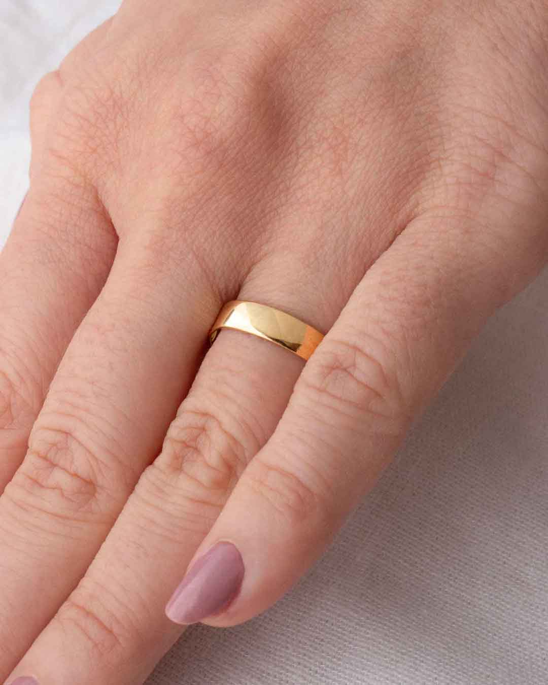 Aliança Personalizada Ouro 18K | 4 mm Abaulada Leve