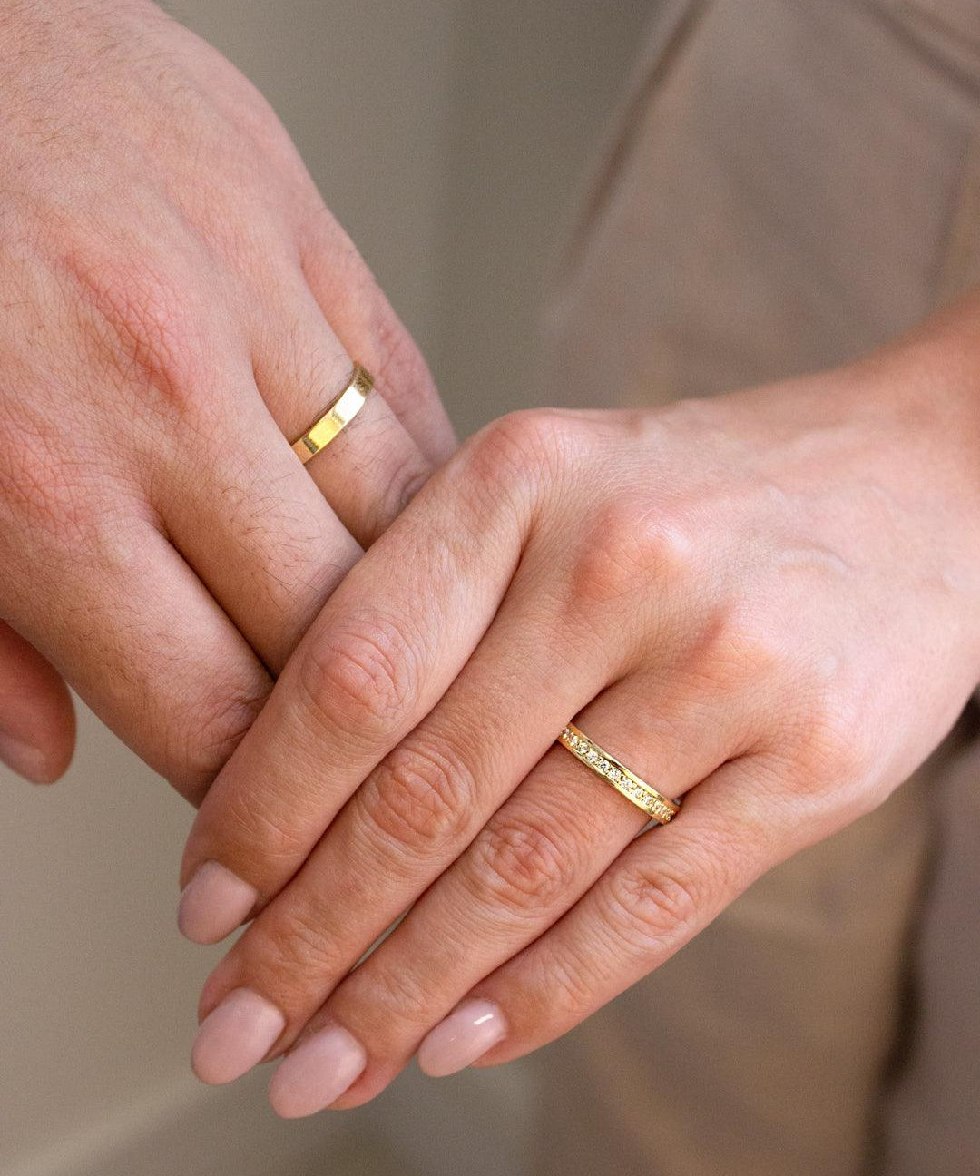 Aliança Personalizada Ouro 18K Anatômica | 3mm Reta Cravejada Zircônias - Montezza Joias