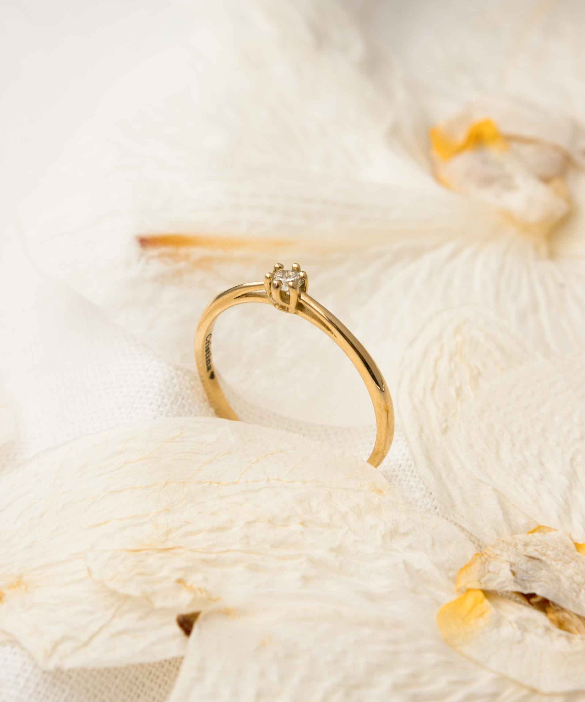 Anel Solitário Personalizado Ouro 18K Aro Delicado