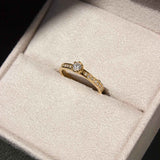 Anel Solitário Personalizado Ouro 18K Aro Cravejado