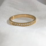 Anel Meia Aliança Cravejada Personalizada Ouro 18K