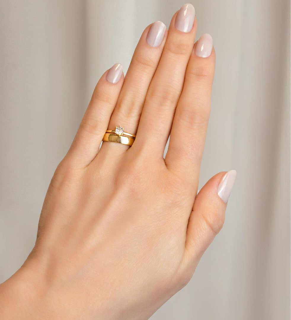 Aliança Personalizada Ouro 18K Anatômica | 4mm Abaulada - Montezza Joias