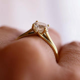 Anel Solit‡rio noivado Analu Ouro 18K diamante moissanita na m‹o