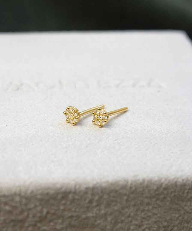Brinco Baby Flor Pavê Diamantes Ouro 18K