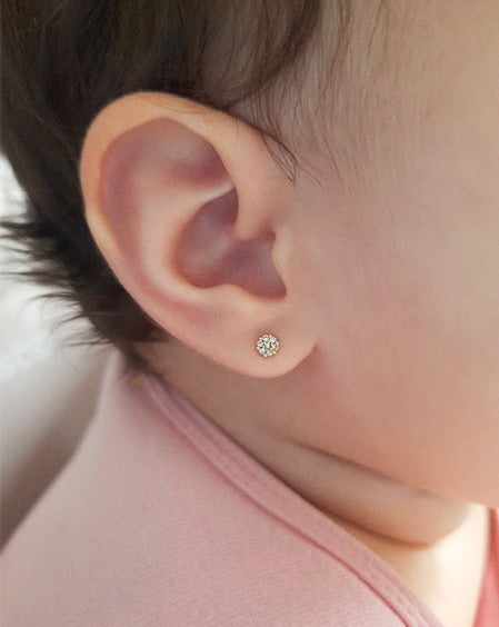 Brinco Baby Flor Pavê Diamantes Ouro 18K