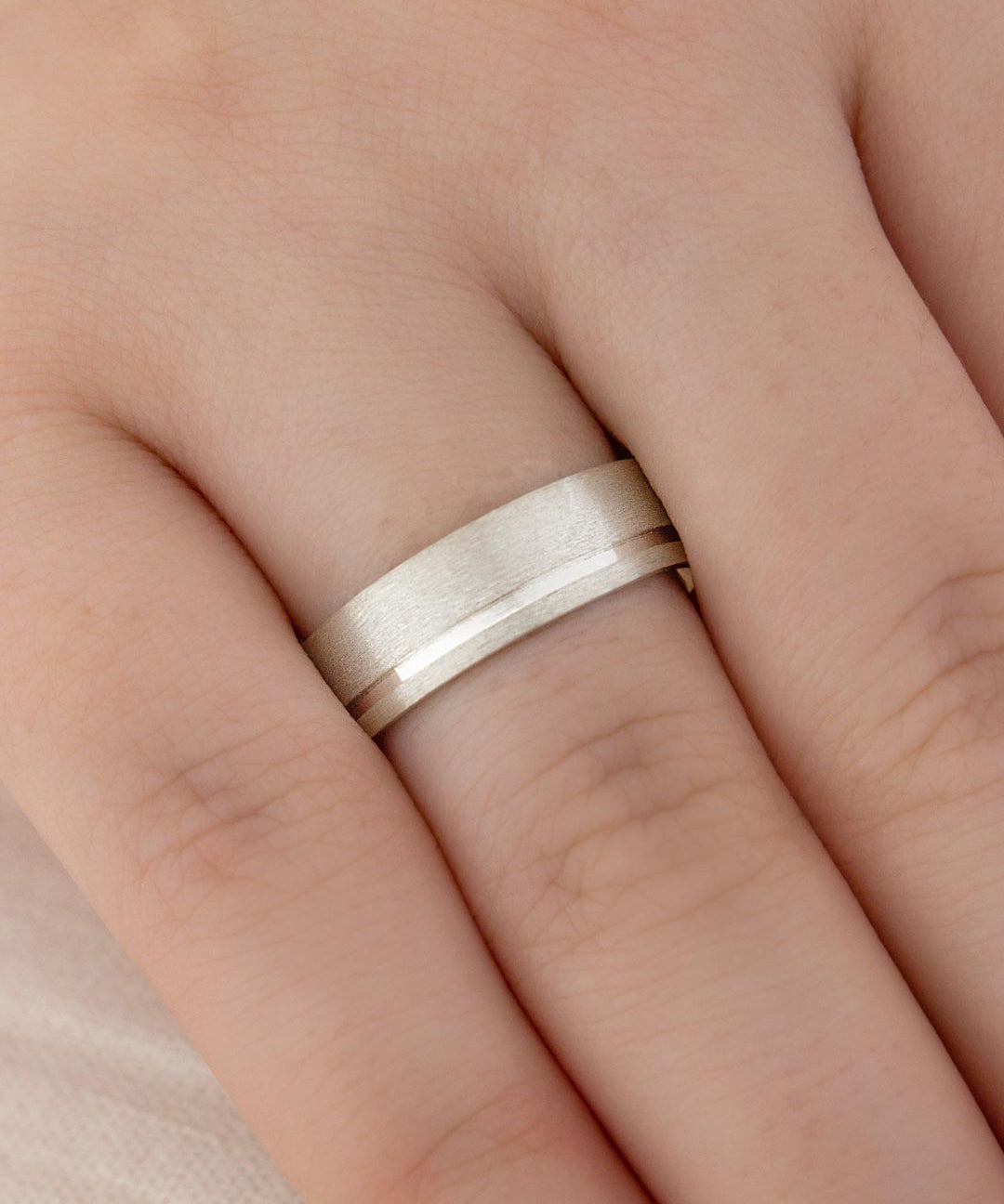 Aliança Namoro Prata 950 Fosca Friso Lateral 6mm - Montezza Joias