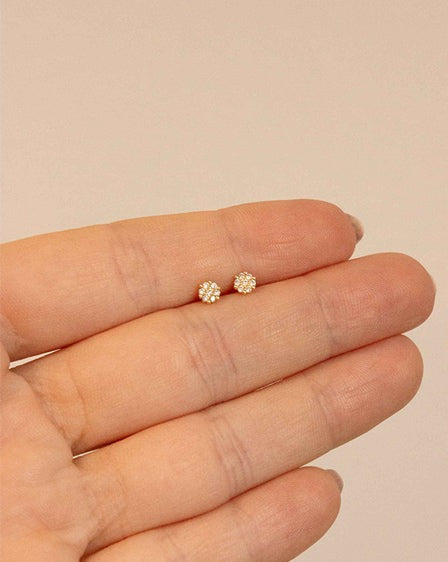 Brinco Baby Flor Pavê Diamantes Ouro 18K