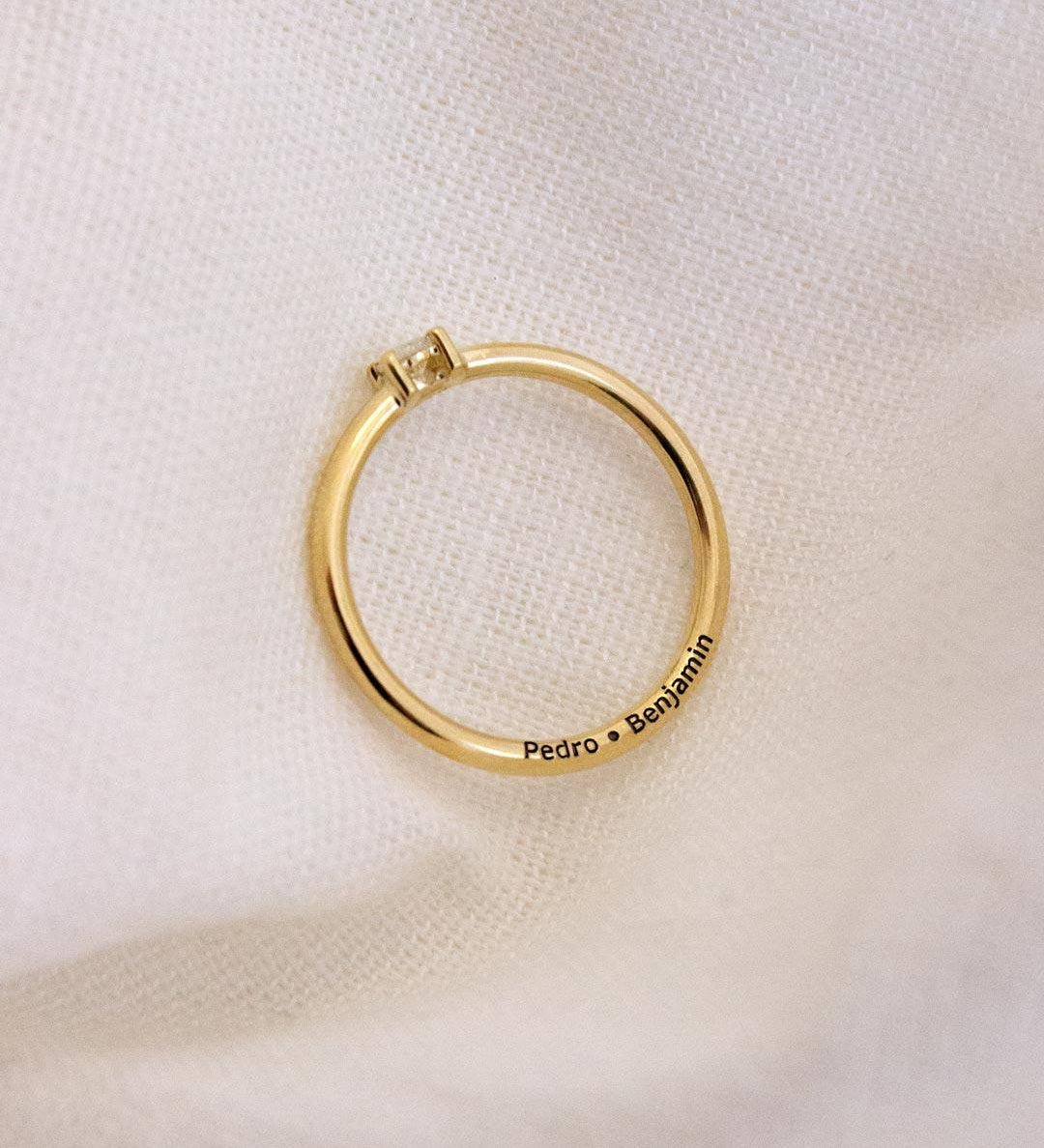 Anel Solitário Personalizado Ouro 18K Diamante Aro Memórias - Montezza Joias