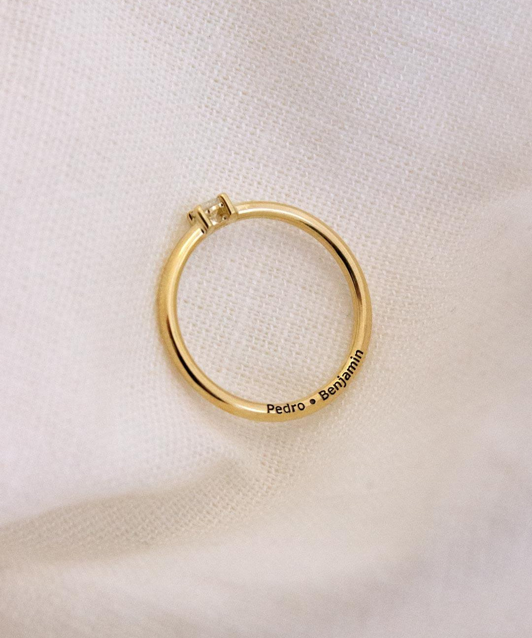 Anel Solitário Personalizado Ouro 18K Diamante Aro Memórias - Montezza Joias