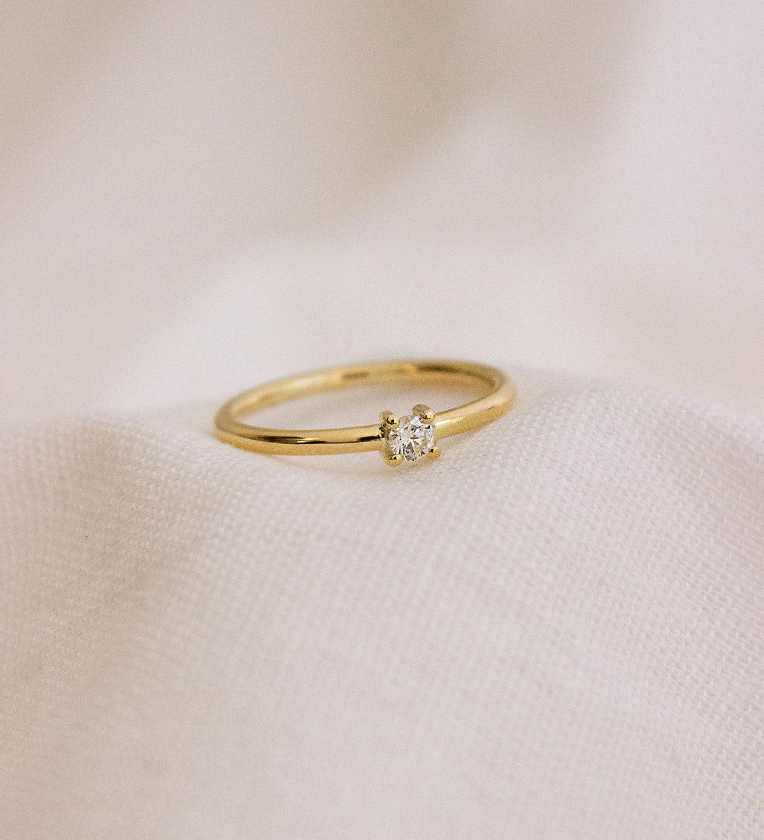 Anel Solitário Personalizado Ouro 18K Diamante Aro Memórias - Montezza Joias