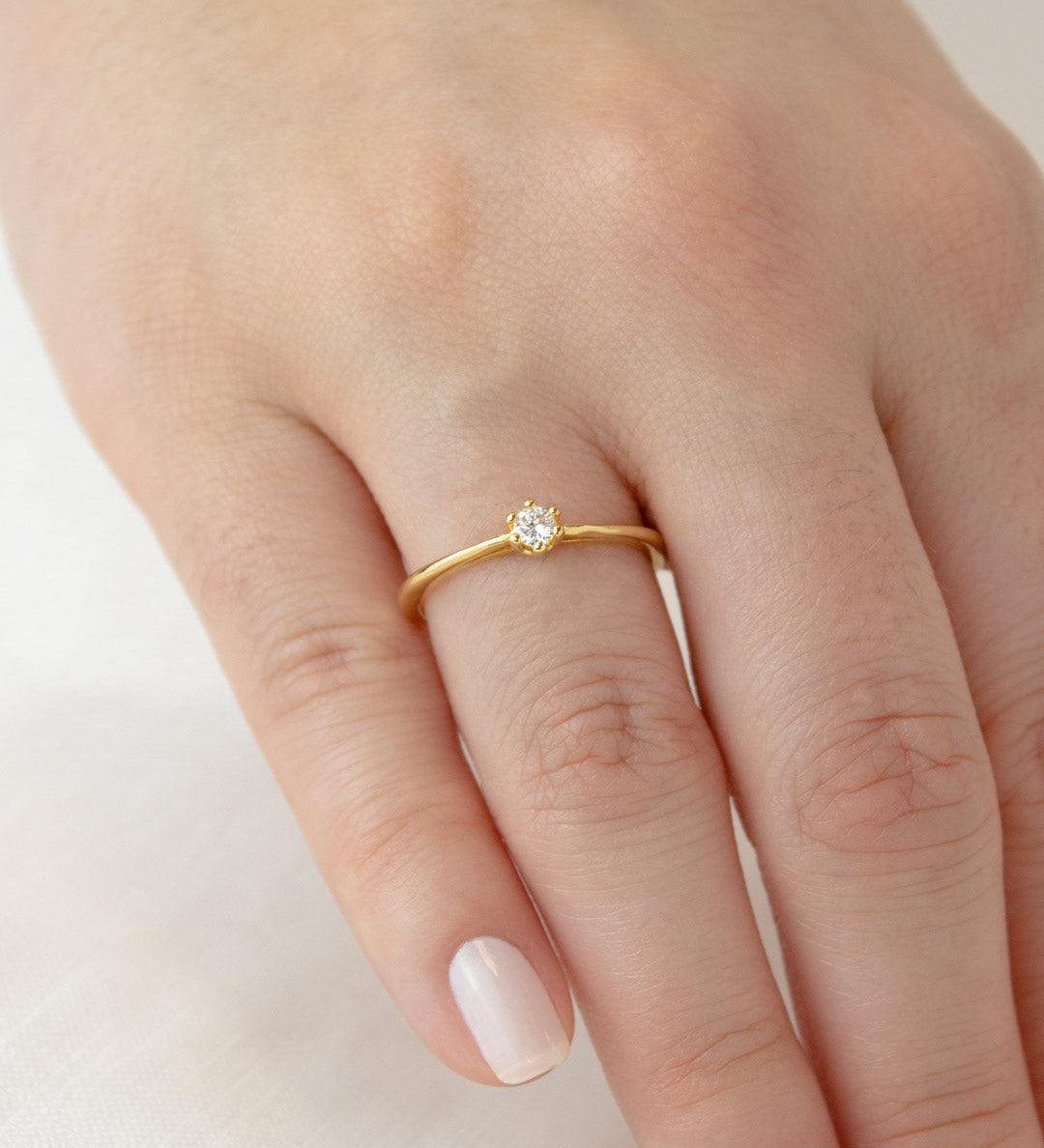 Anel Solitário Personalizado Ouro 18K Diamante Aro Delicado - Montezza Joias