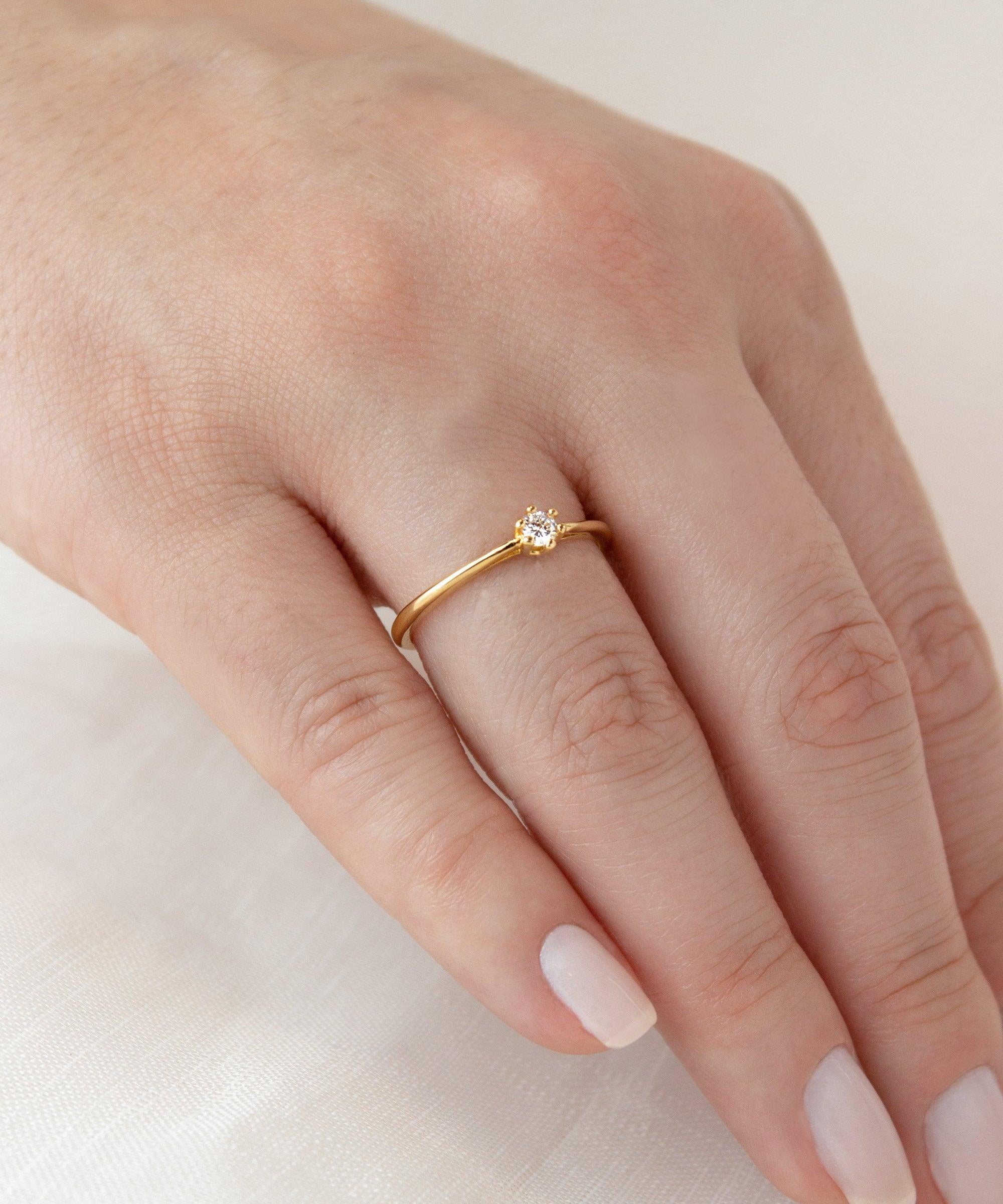 Anel Solitário Personalizado Ouro 18K Diamante Aro Delicado - Montezza Joias