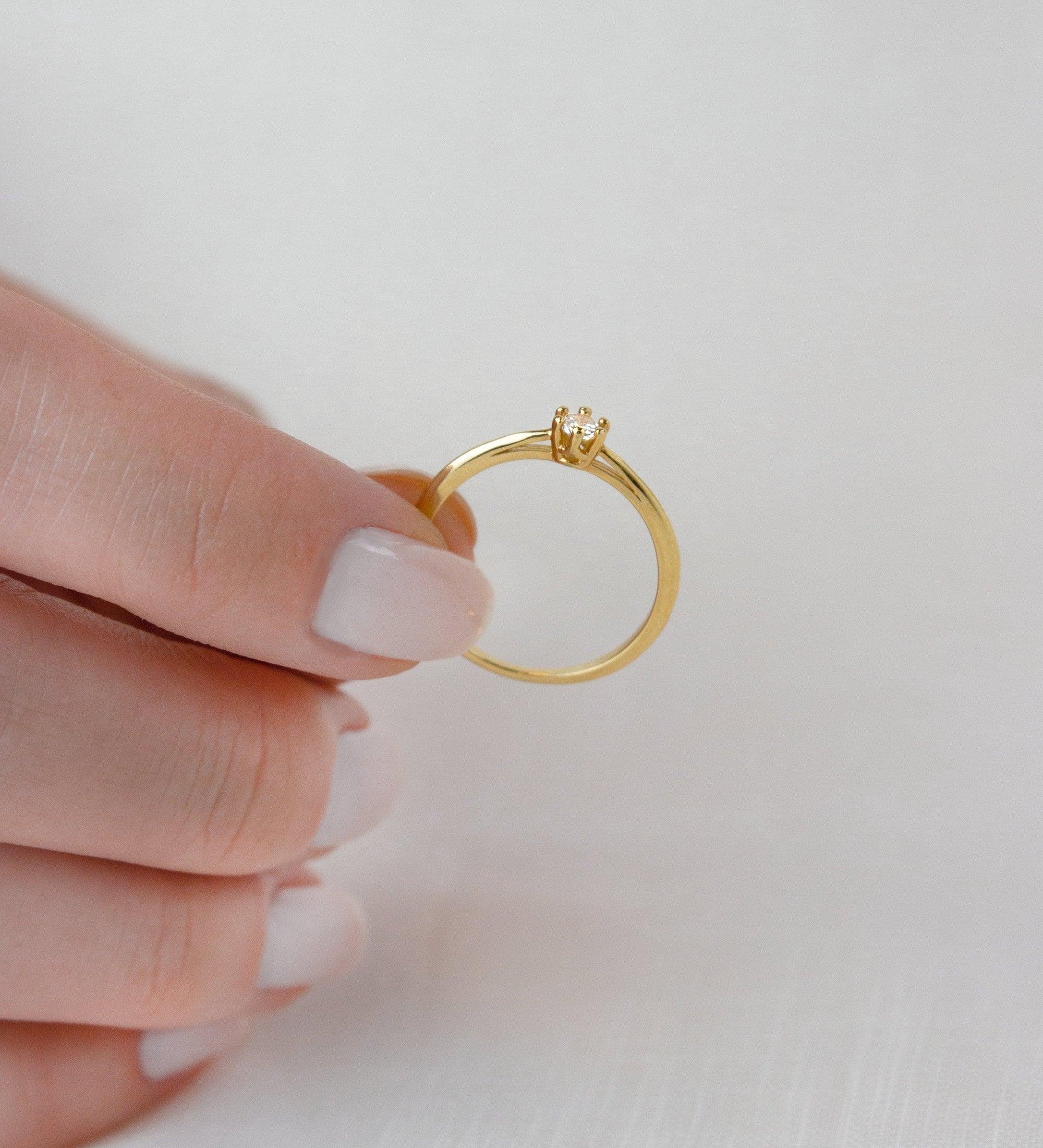 Anel Solitário Personalizado Ouro 18K Diamante Aro Delicado - Montezza Joias