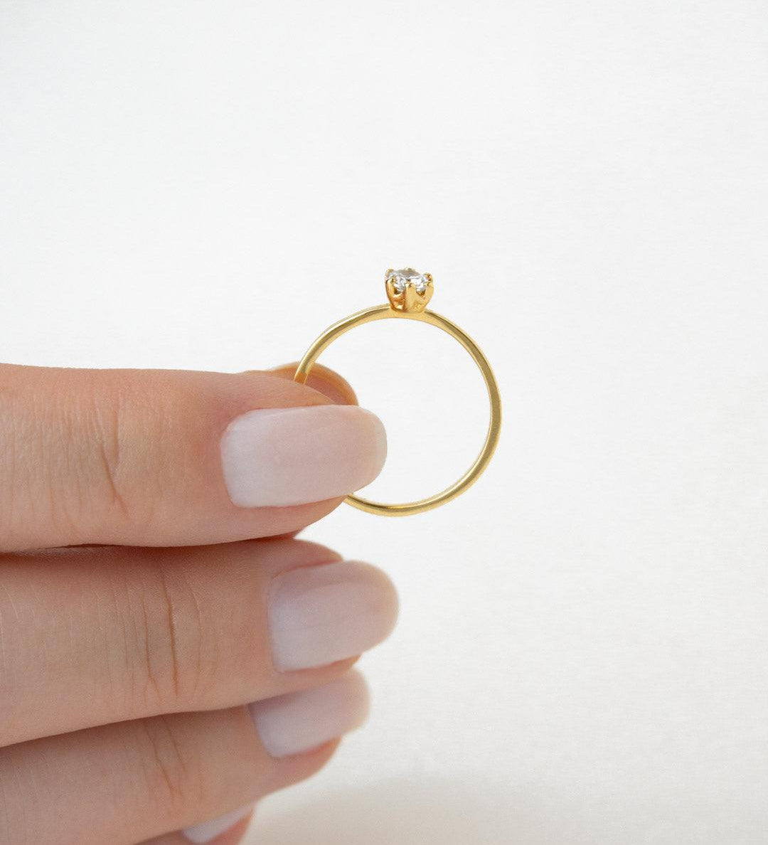 Anel Solitário Personalizado Ouro 18K Zircônia Aro Reto - Montezza Joias