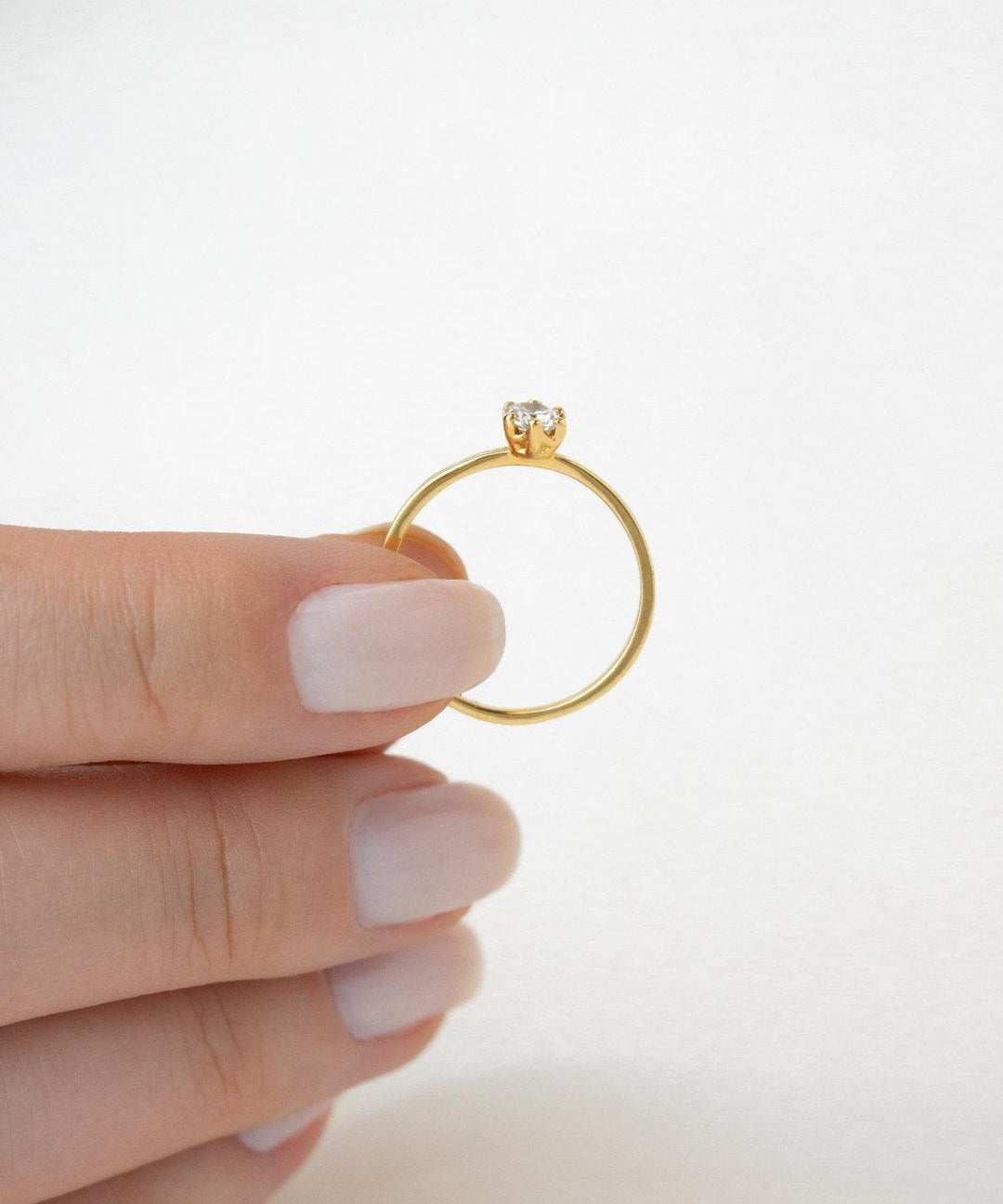 Anel Solitário Personalizado Ouro 18K Zircônia Aro Reto - Montezza Joias