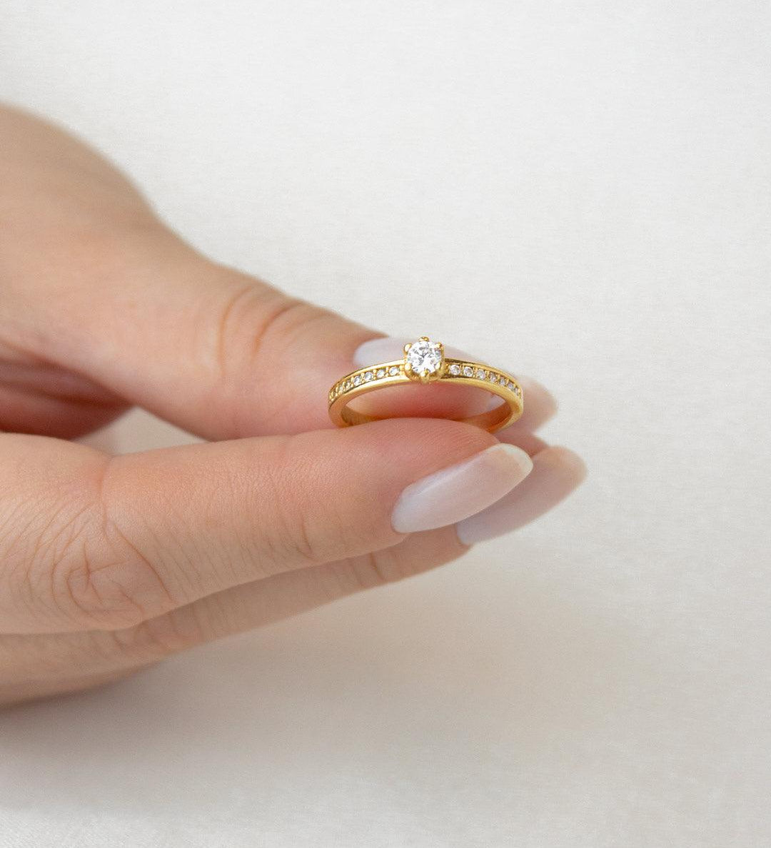 Anel Solitário Personalizado Ouro 18K Diamantes Aro Cravejado - Montezza Joias
