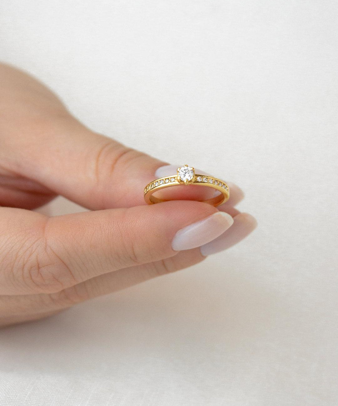 Anel Solitário Personalizado Ouro 18K Diamantes Aro Cravejado - Montezza Joias