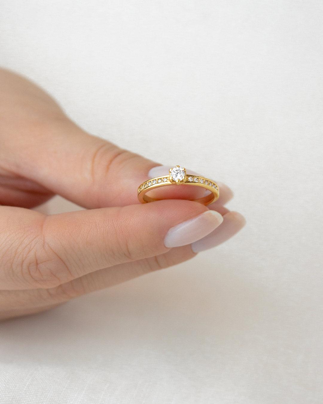 Anel Solitário Personalizado Ouro 18K Diamantes Aro Cravejado - Montezza Joias