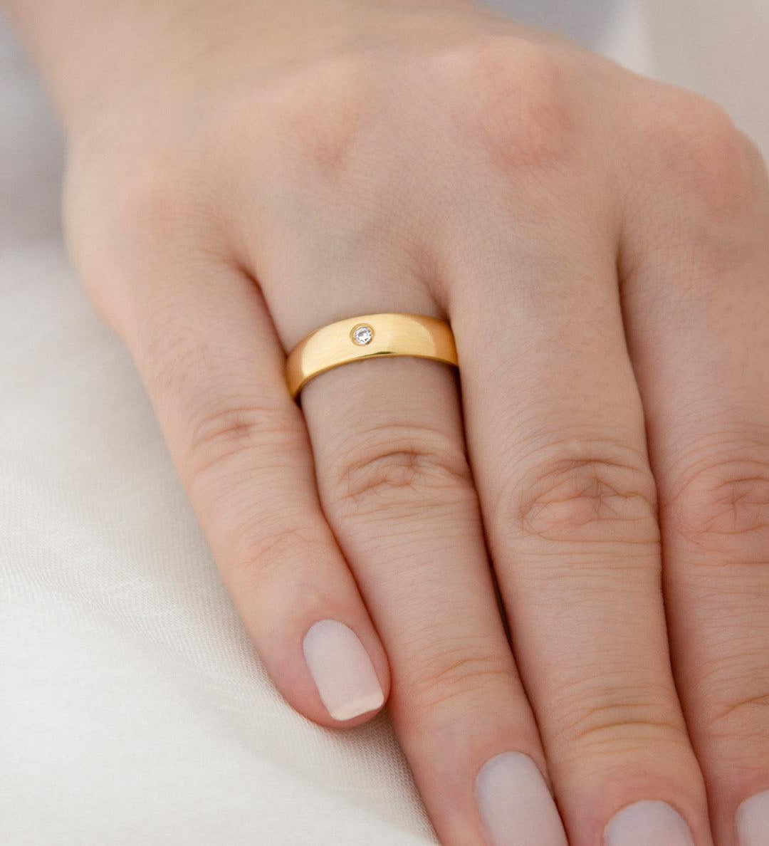 Aliança Personalizada Ouro 18K Anatômica | 5mm Abaulada 1 Brilhante - Montezza Joias