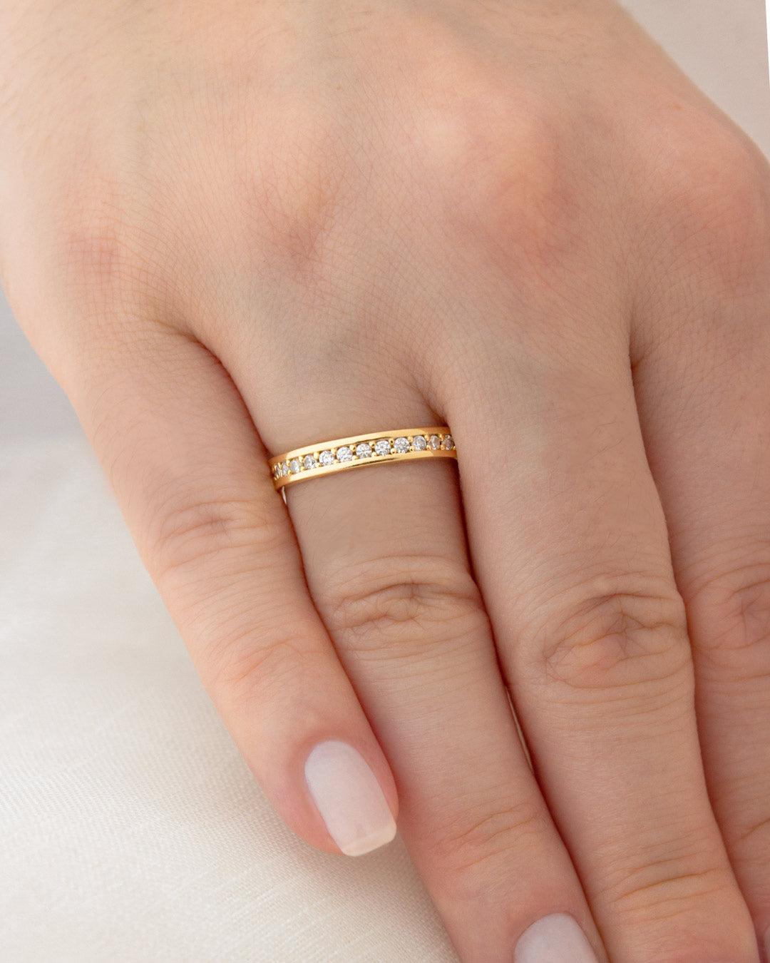 Aliança Personalizada Ouro 18K Anatômica | 3mm Reta Cravejada Zircônias - Montezza Joias