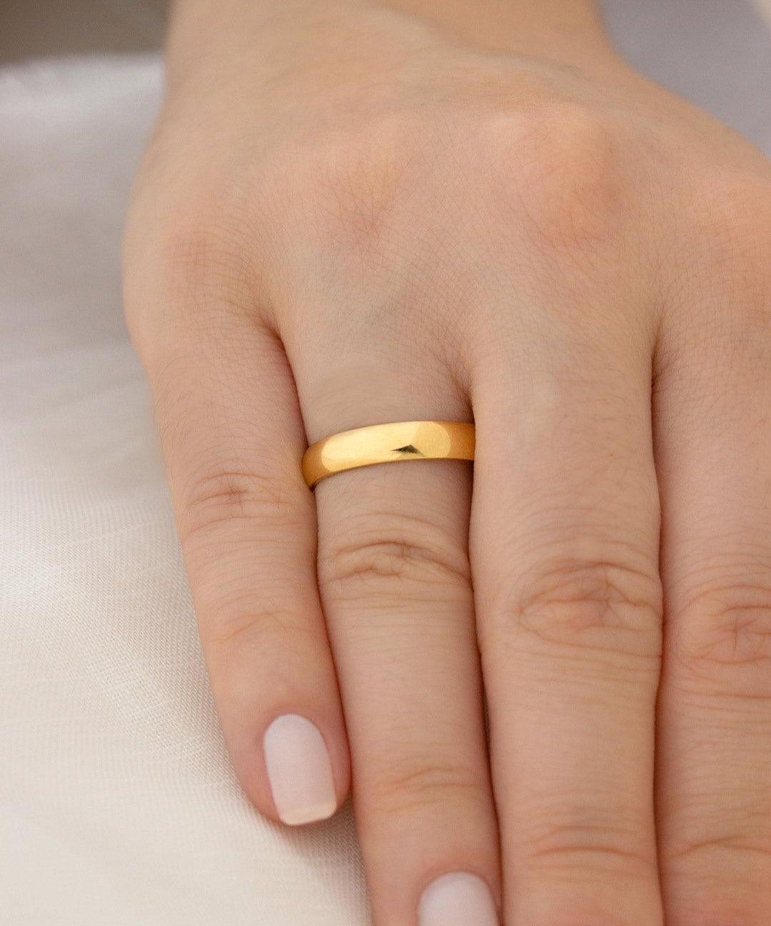 Aliança Personalizada Ouro 18K Anatômica | 4mm Abaulada - Montezza Joias